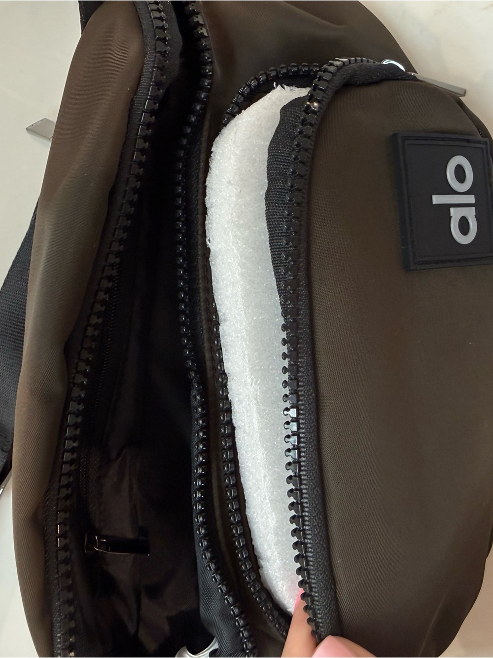ALO Yoga Explorer belt bag Espresso - Picture 7 of 8